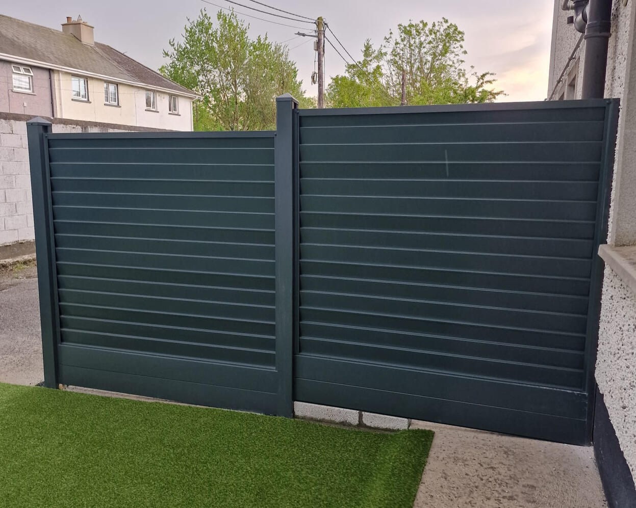 Satus Fencing Divider