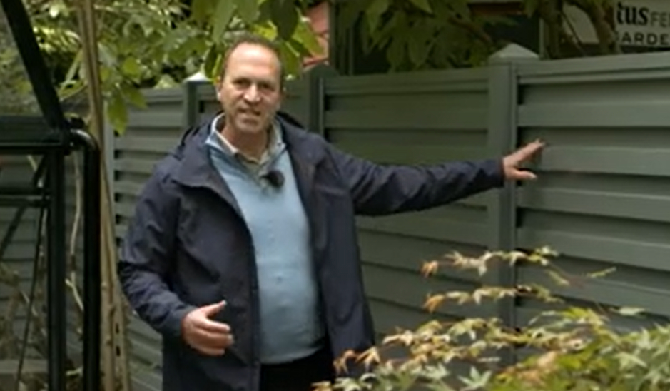 Peter Dowdall reviews Satus Fence